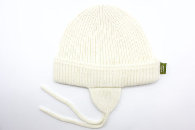 “Cream beige Mongolian cashmere baby hat with earflaps and ties, soft ribbed knit for warmth and comfort”