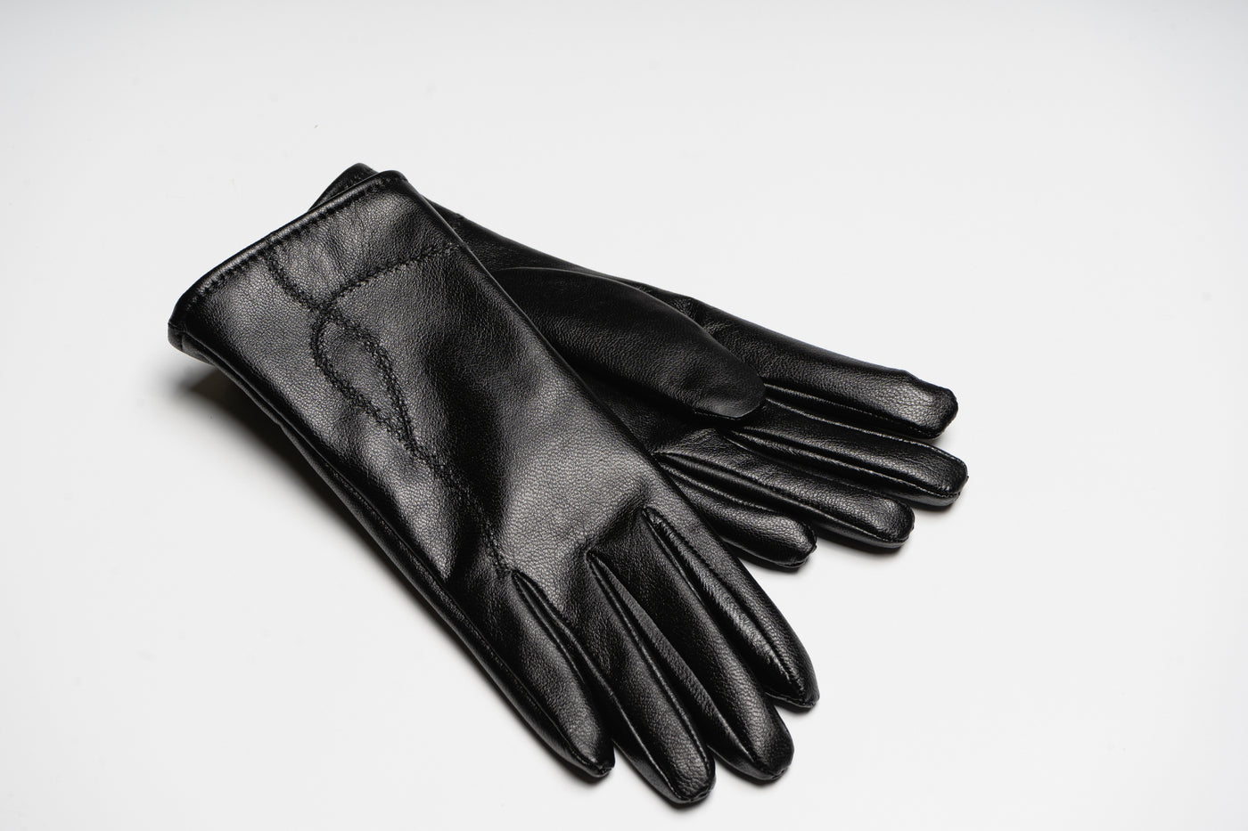 Women's Black leather gloves.