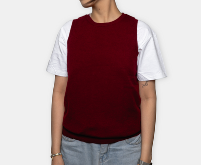 Burgundy C-neck cashmere vest with soft knit texture, crafted from pure Mongolian cashmere for a refined and versatile winter look.