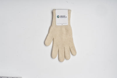 “Natural white Mongolian wool blend gloves with ribbed cuffs, 100% sheep wool for natural warmth and breathable comfort”