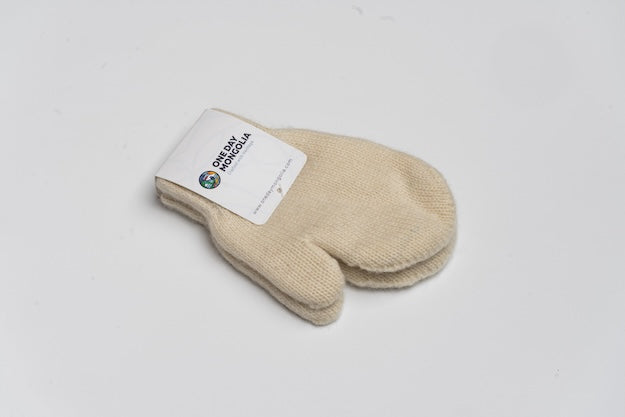 “Cream white 100% Mongolian sheep wool kids mittens with soft knit texture, natural warmth and gentle comfort”