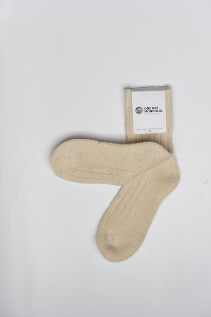“Natural white 100% Mongolian wool socks with ribbed knit texture, soft natural fibers for warmth and comfort”