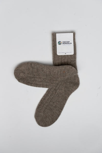 “Natural brown 100% Mongolian wool socks with ribbed knit texture, soft natural fibers for warmth and comfort”