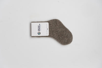 “Natural brown 100% Mongolian sheep wool kids socks with ribbed knit texture, soft and breathable for natural warmth”