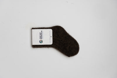 “Choco brown 100% Mongolian sheep wool kids socks with ribbed knit texture, soft and breathable for natural warmth”
