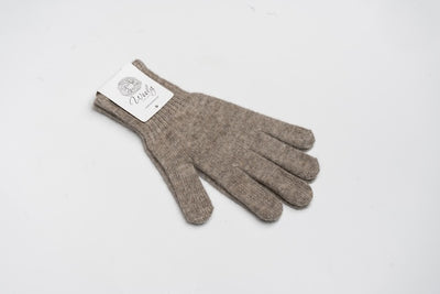 “Natural brown 100% Mongolian sheep wool gloves with soft knit texture, natural warmth and breathable comfort”