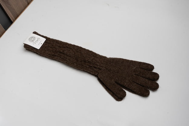 “Dark brown 100% Mongolian wool long gloves with ribbed knit design, soft and breathable natural warmth for elegant winter wear”