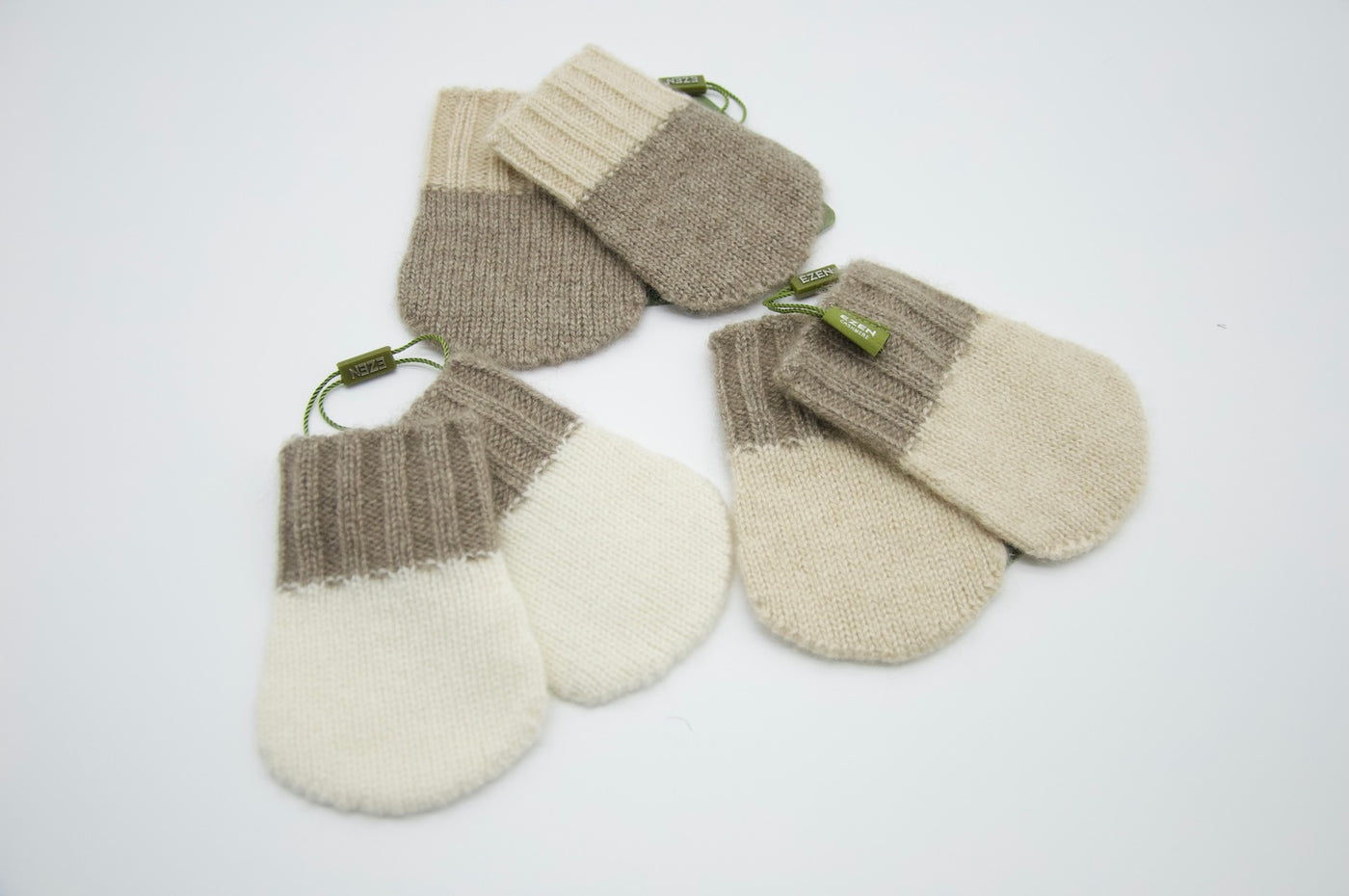 Cashmere mittens for babies
